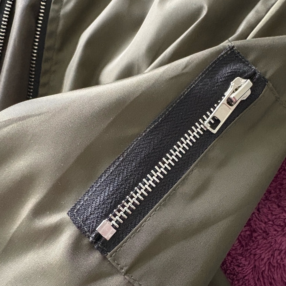 Olive Green Bomber Jacket with Ribbed Cuffs and Stand-Up Collar - Picture 4 of 6